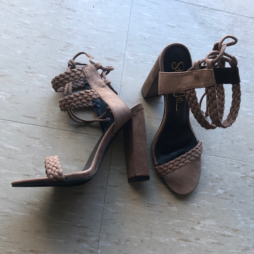 Heels - Picture 2 of 4